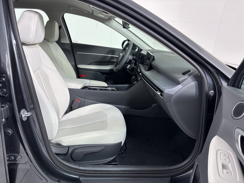 Thumbnail: 2026 Hyundai Sonata - 9