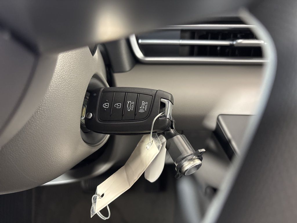 Thumbnail: 2025 Hyundai Elantra - 19