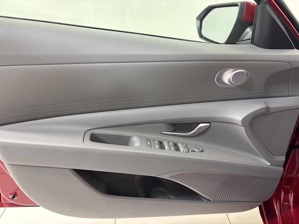 Thumbnail: 2025 Hyundai Elantra - 24