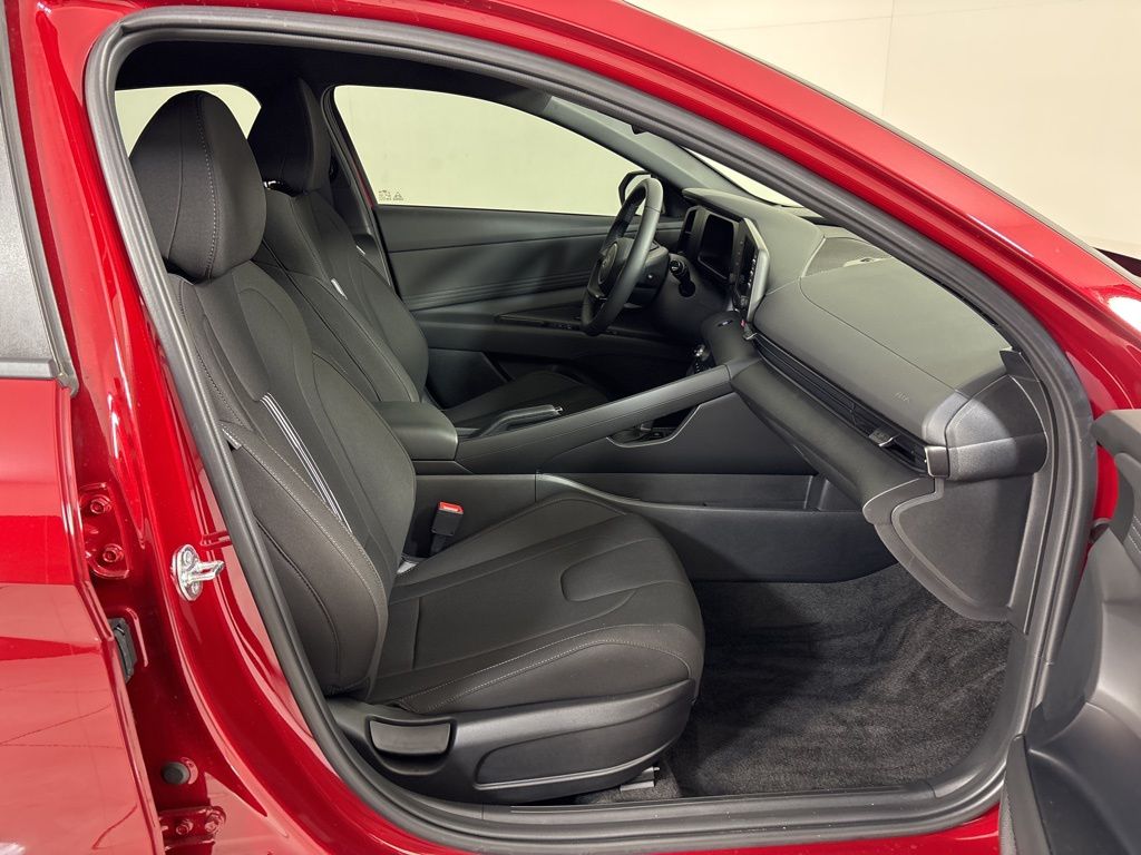 Thumbnail: 2025 Hyundai Elantra - 9