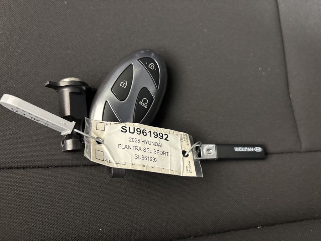 Thumbnail: 2025 Hyundai Elantra - 17