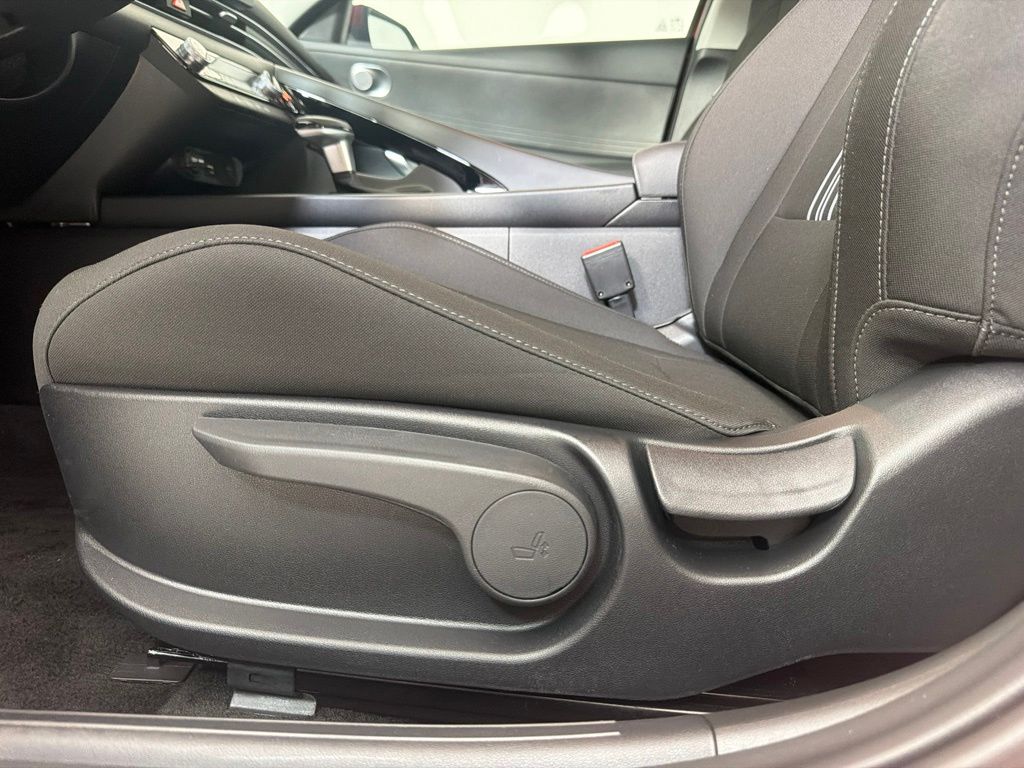 Thumbnail: 2025 Hyundai Elantra - 24