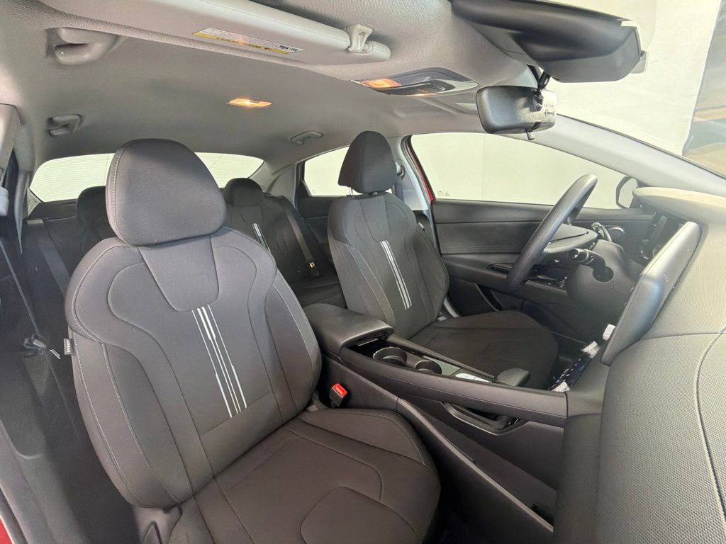 Thumbnail: 2025 Hyundai Elantra - 31
