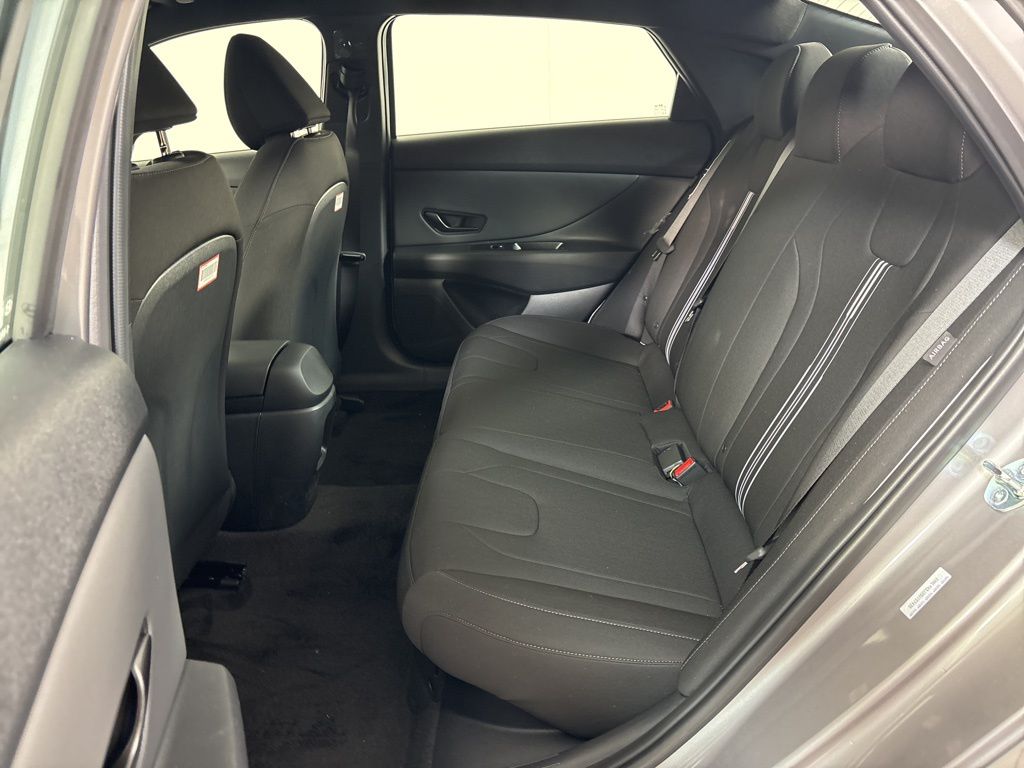 2025 Hyundai Elantra Blue - Photo 24