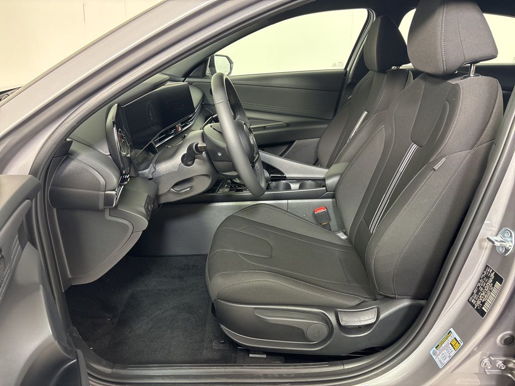 2025 Hyundai Elantra Blue - Photo 10