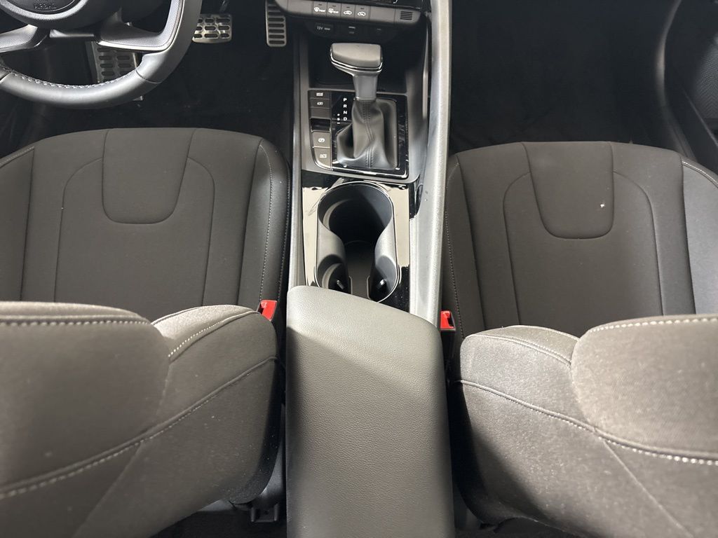 2025 Hyundai Elantra Blue - Photo 15