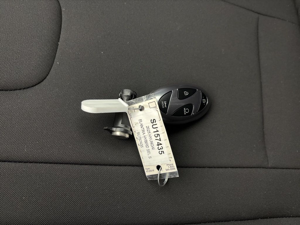 2025 Hyundai Elantra Blue - Photo 17