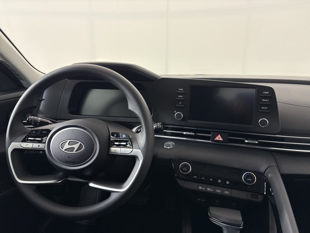 2025 Hyundai Elantra Blue - Photo 26