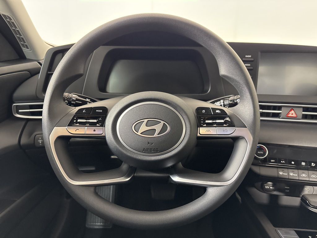 2025 Hyundai Elantra Blue - Photo 13