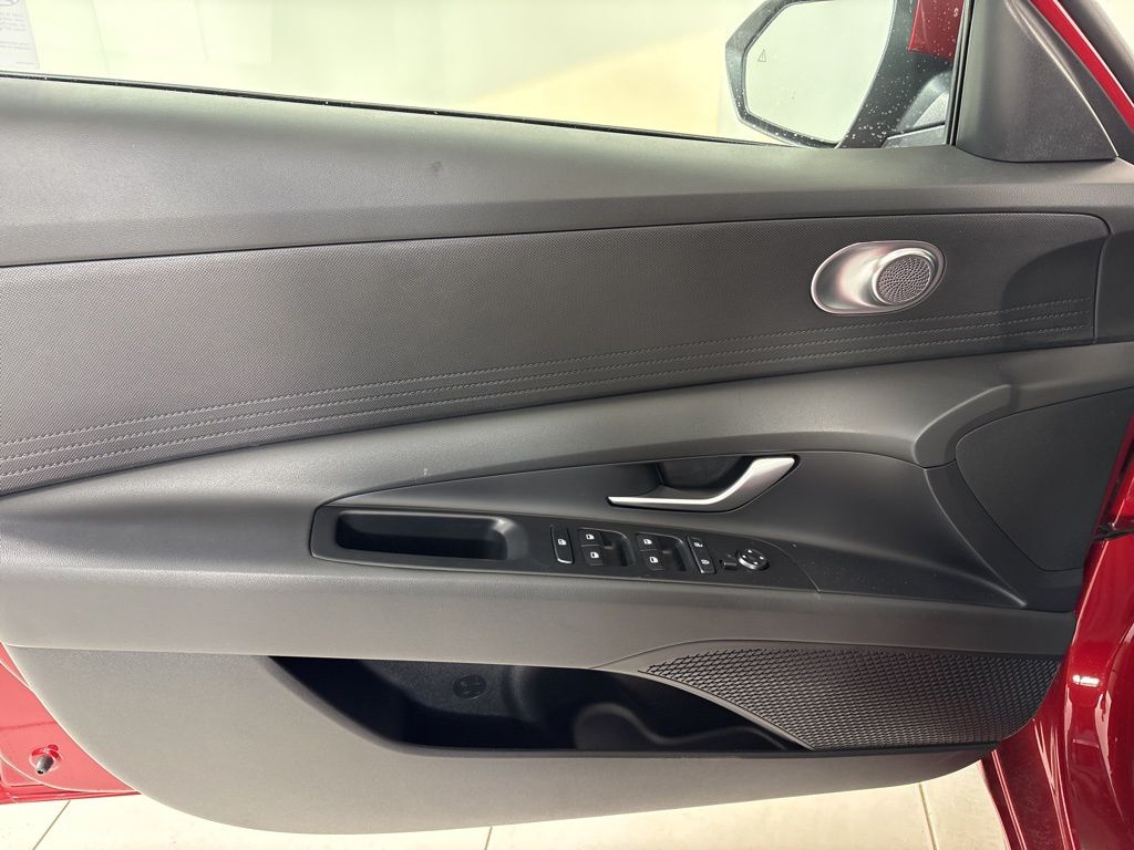 2025 Hyundai Elantra Blue - Photo 24