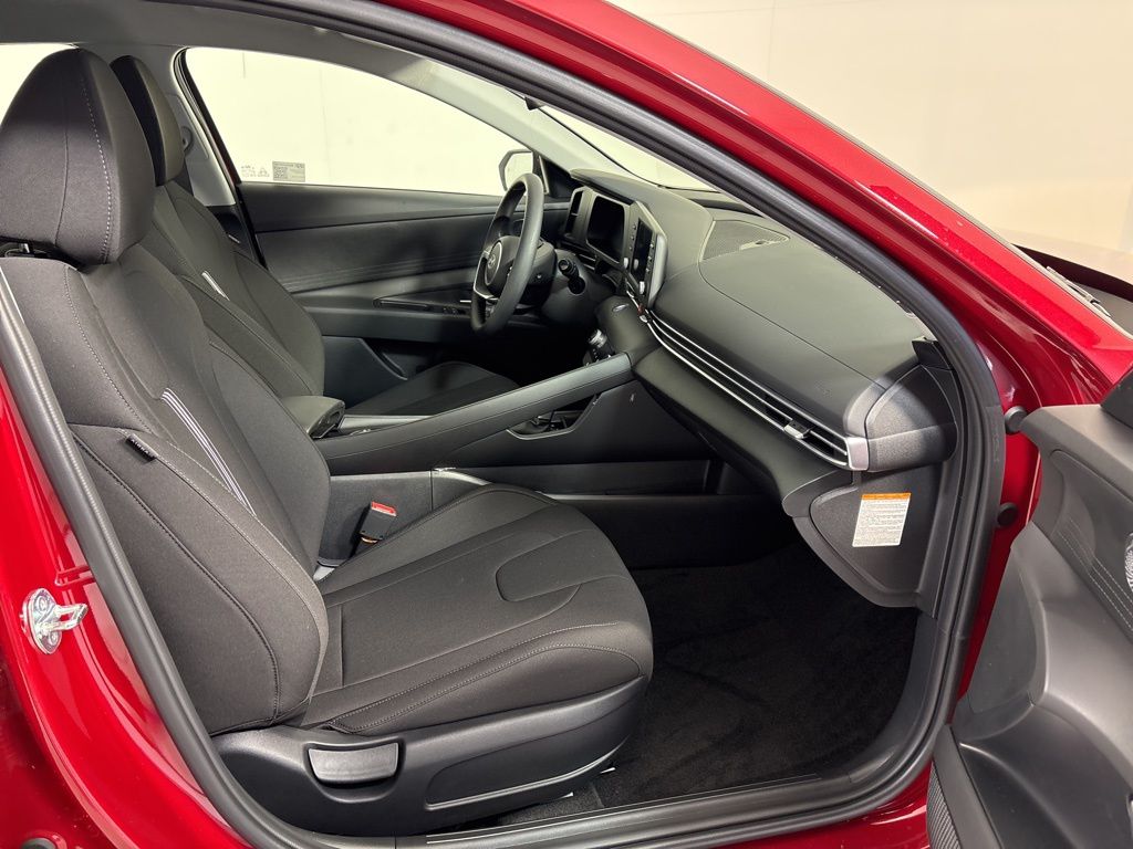 2025 Hyundai Elantra Blue - Photo 9