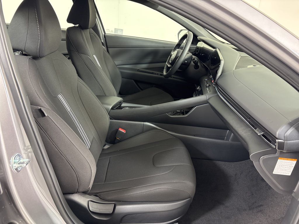 Thumbnail: 2025 Hyundai Elantra - 9