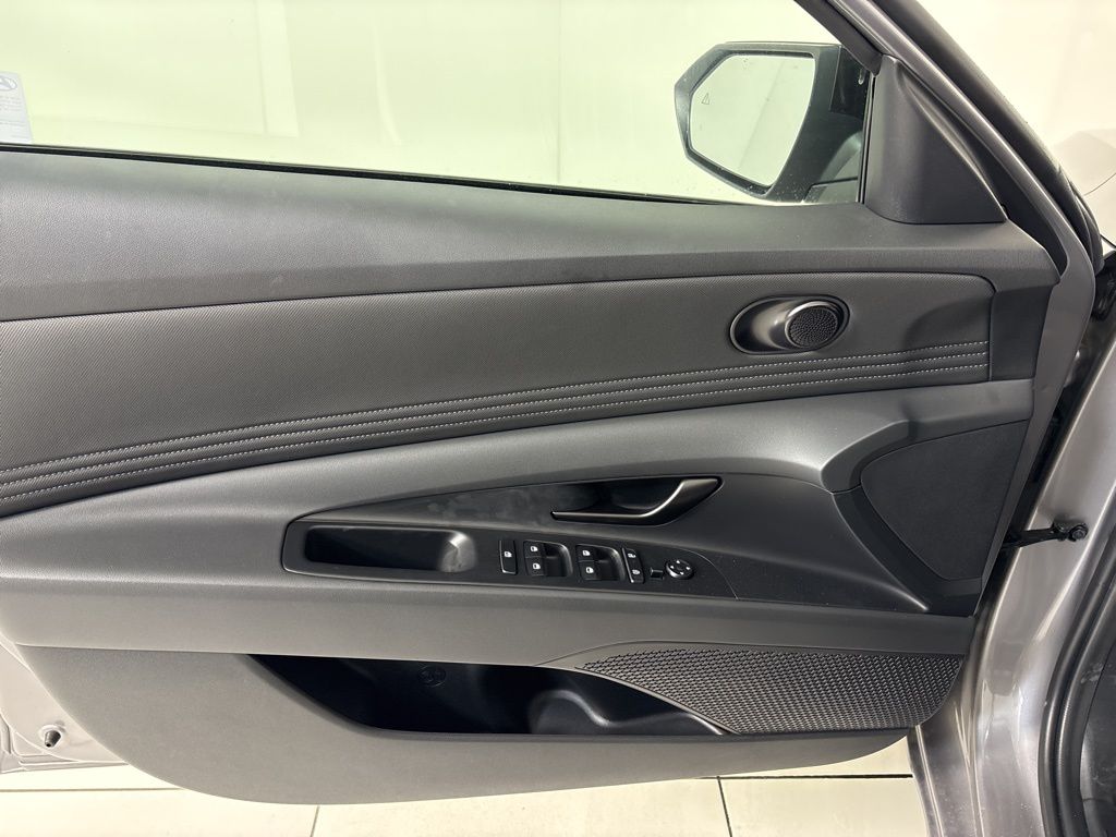 Thumbnail: 2025 Hyundai Elantra - 24