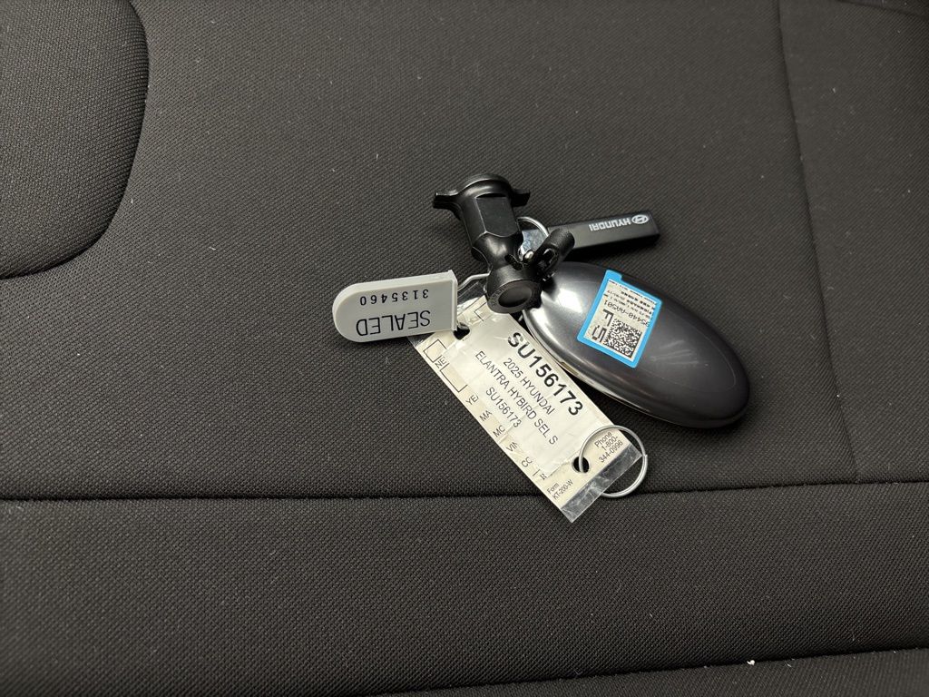 Thumbnail: 2025 Hyundai Elantra - 18