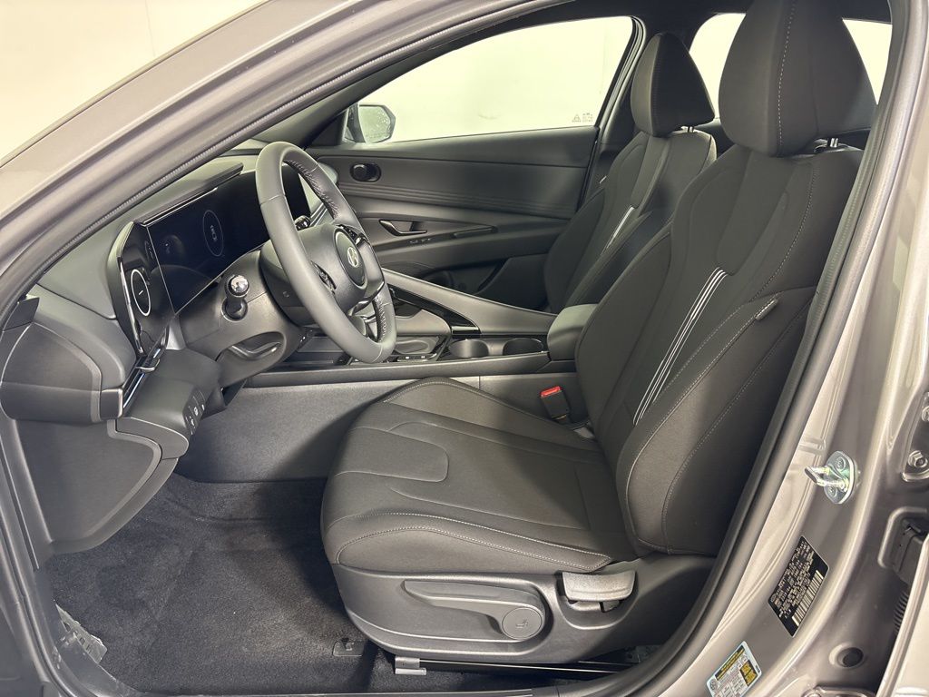 Thumbnail: 2025 Hyundai Elantra - 10