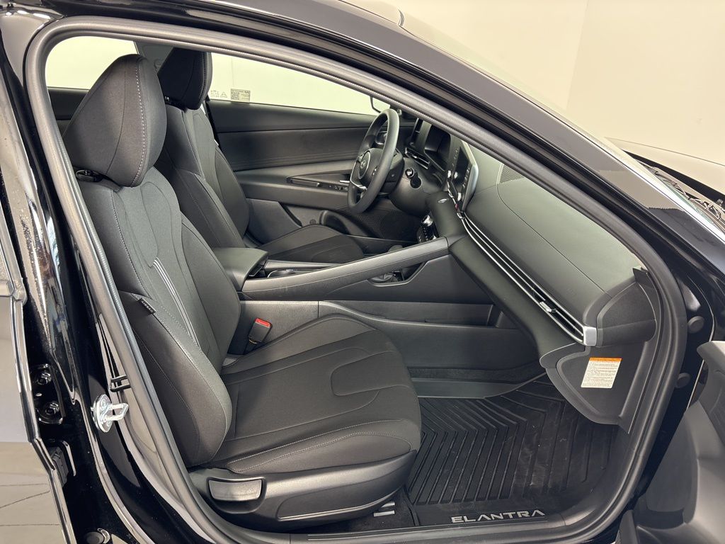 Thumbnail: 2025 Hyundai Elantra - 9