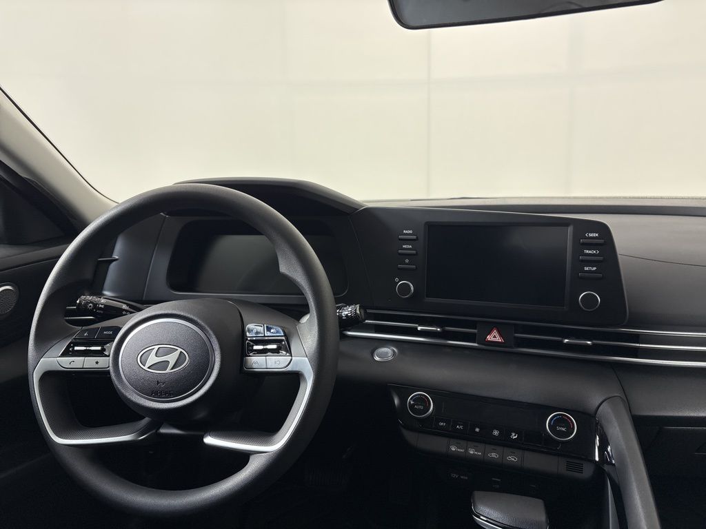 Thumbnail: 2025 Hyundai Elantra - 25