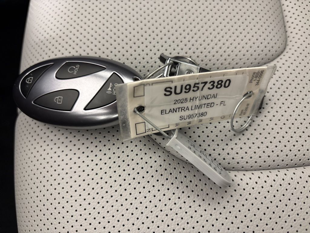 Thumbnail: 2025 Hyundai Elantra - 17