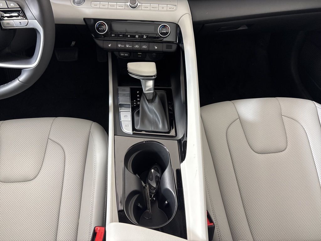 Thumbnail: 2025 Hyundai Elantra - 15