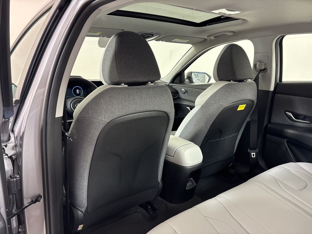 Thumbnail: 2025 Hyundai Elantra - 11