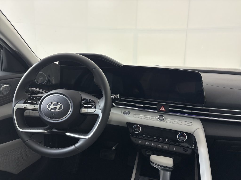 Thumbnail: 2025 Hyundai Elantra - 25