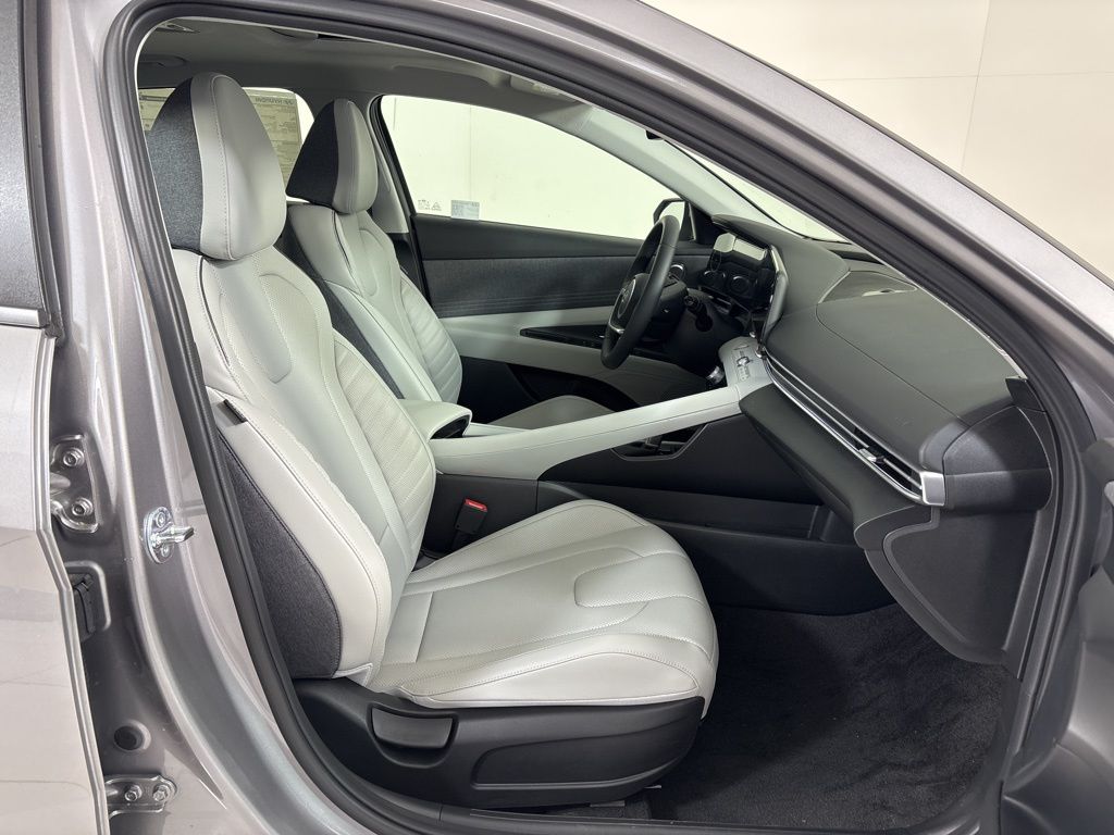 Thumbnail: 2025 Hyundai Elantra - 9