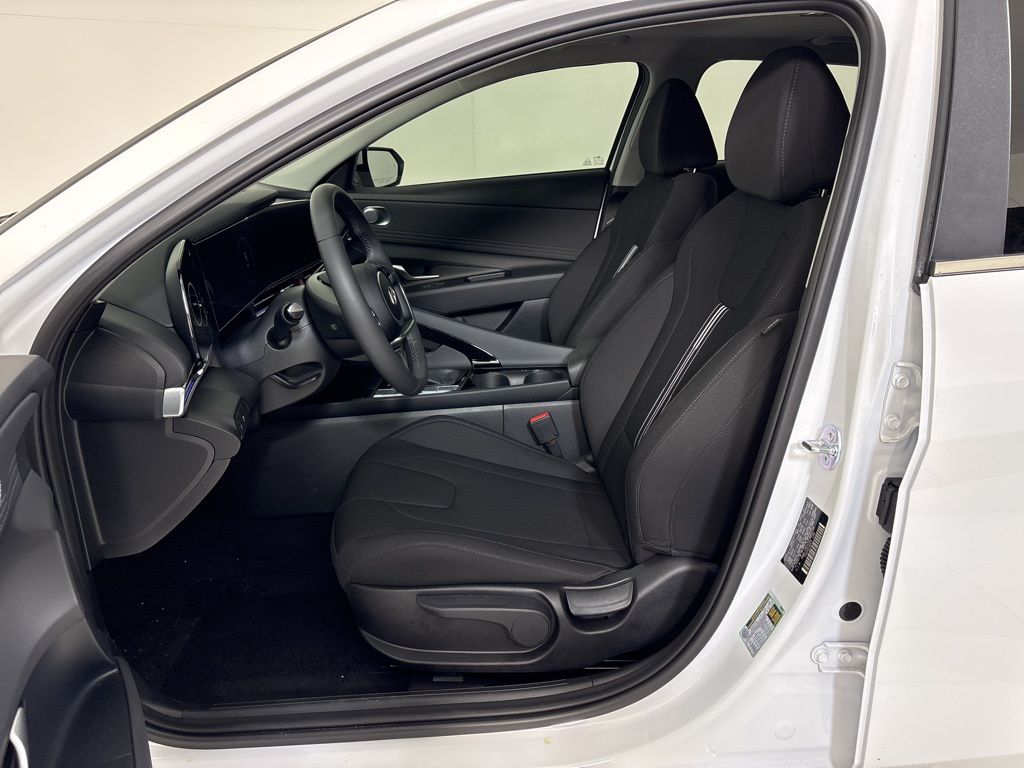 Thumbnail: 2025 Hyundai Elantra - 9