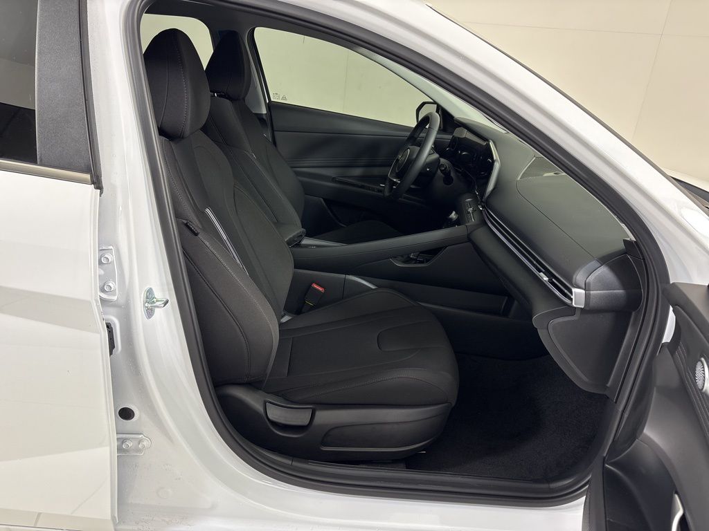 Thumbnail: 2025 Hyundai Elantra - 8