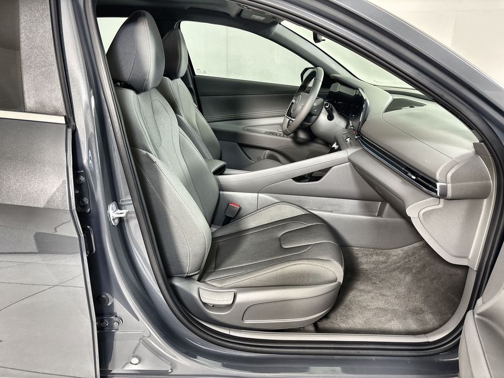 Thumbnail: 2025 Hyundai Elantra - 28