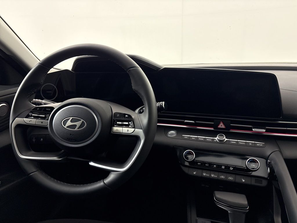 Thumbnail: 2025 Hyundai Elantra - 25