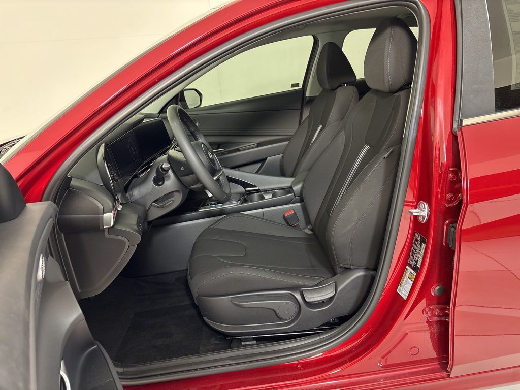 Thumbnail: 2025 Hyundai Elantra - 10