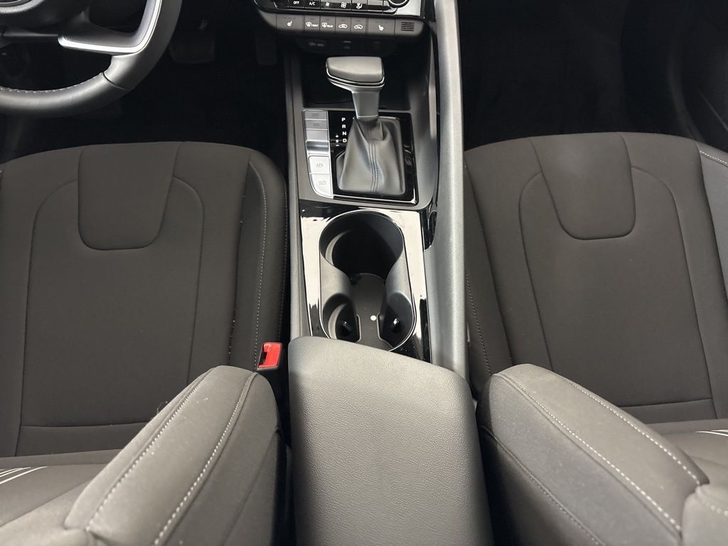 Thumbnail: 2025 Hyundai Elantra - 15