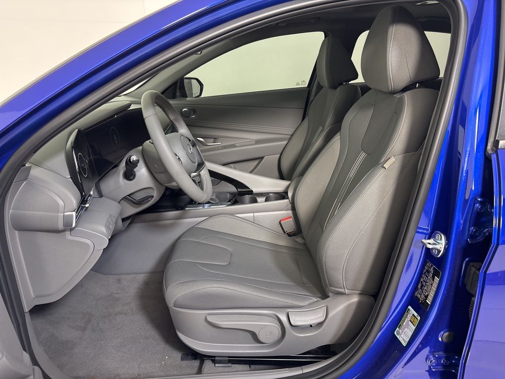 Thumbnail: 2025 Hyundai Elantra - 24