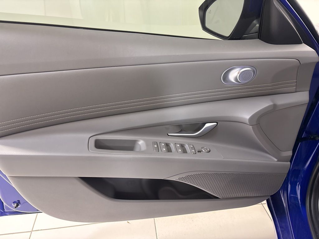 Thumbnail: 2025 Hyundai Elantra - 25