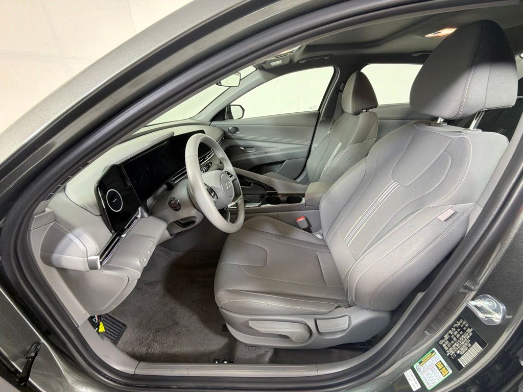 Thumbnail: 2025 Hyundai Elantra - 11