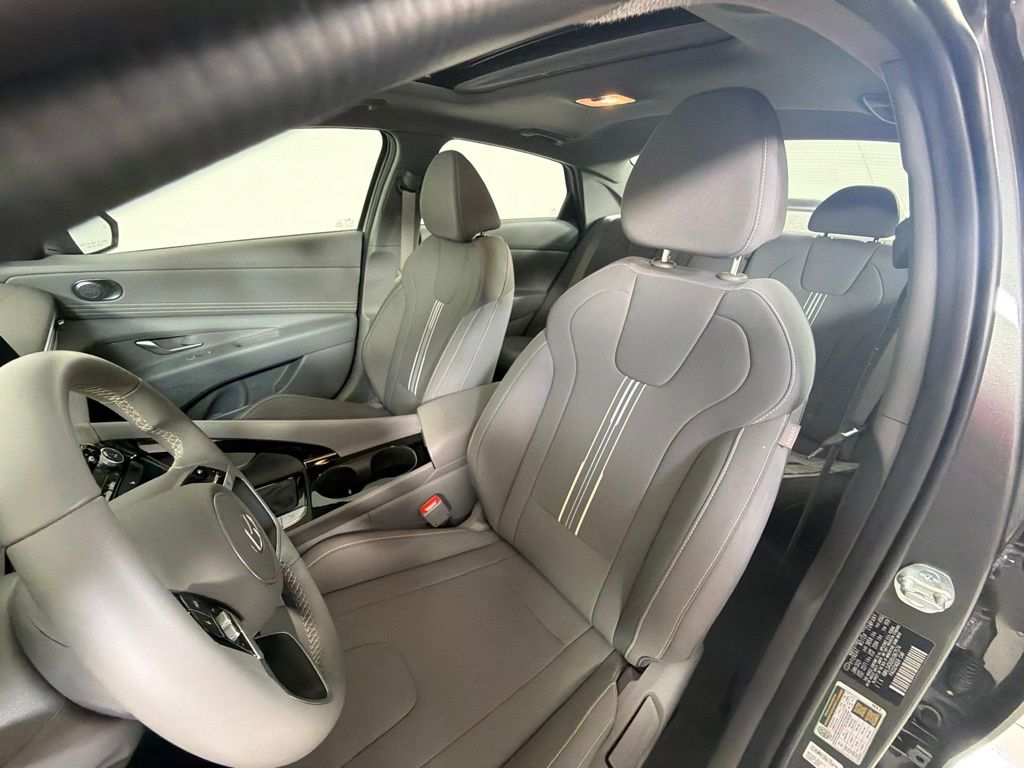 Thumbnail: 2025 Hyundai Elantra - 28