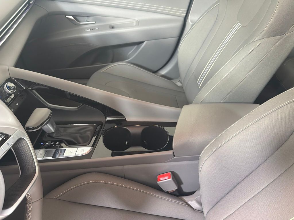 Thumbnail: 2025 Hyundai Elantra - 10