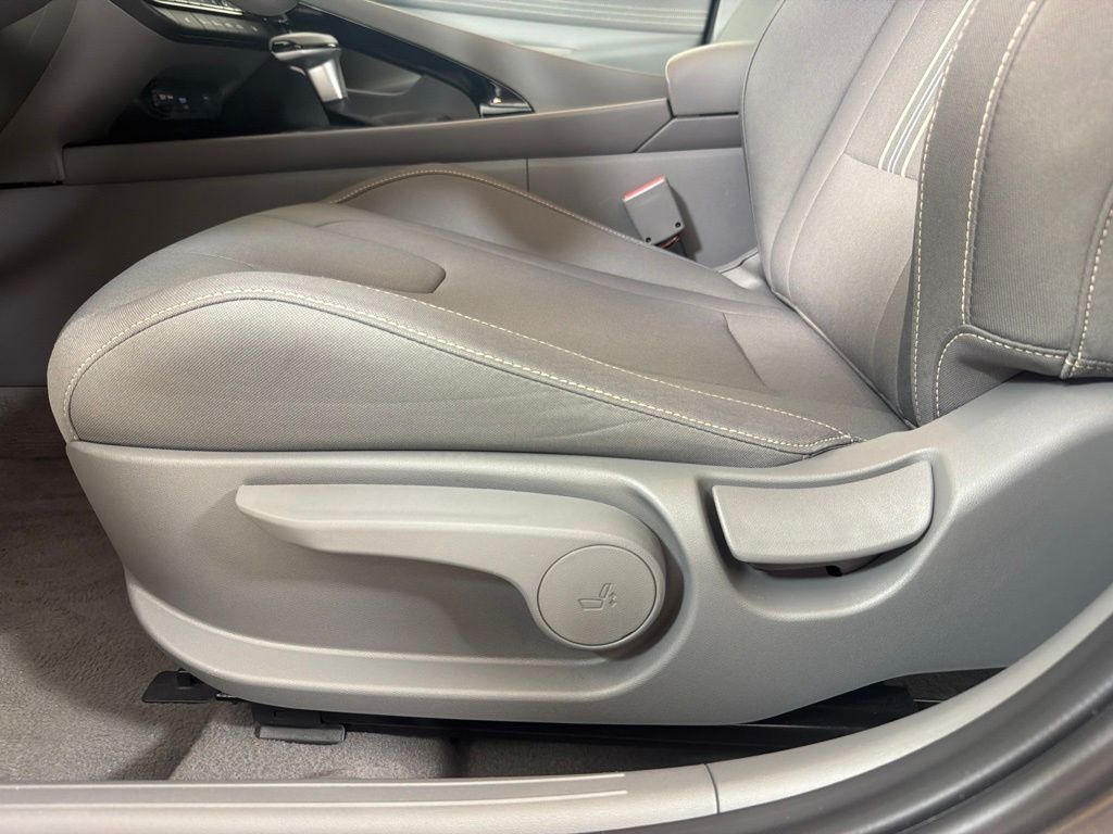 Thumbnail: 2025 Hyundai Elantra - 25