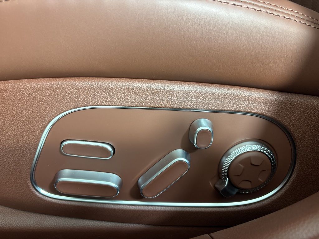 Thumbnail: 2026 Genesis G90 - 23