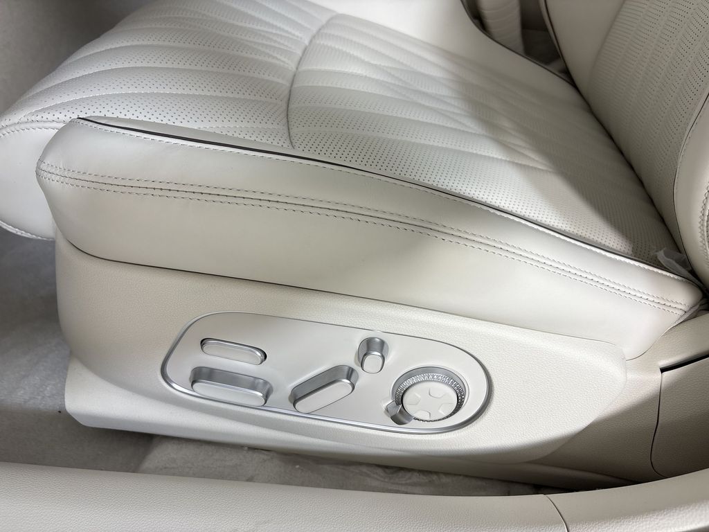 Thumbnail: 2026 Genesis G90 - 21