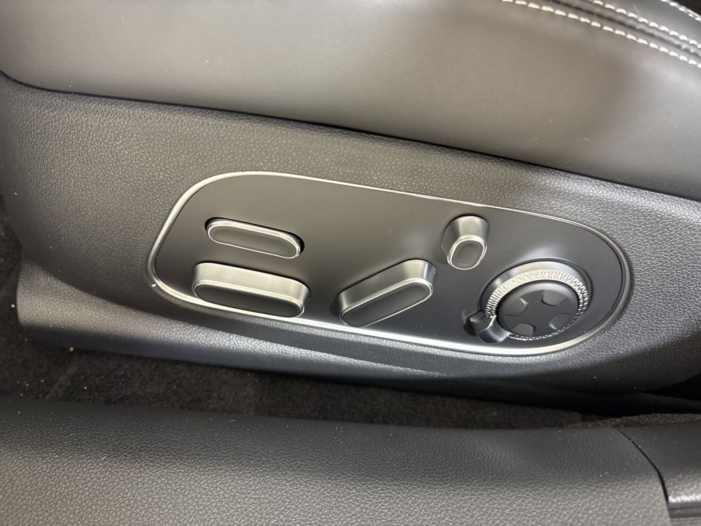 Thumbnail: 2026 Genesis G90 - 22