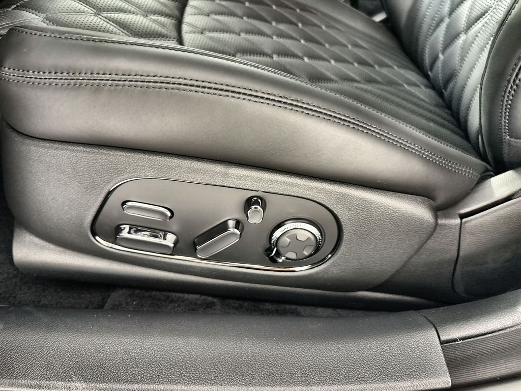 Thumbnail: 2026 Genesis G90 - 22