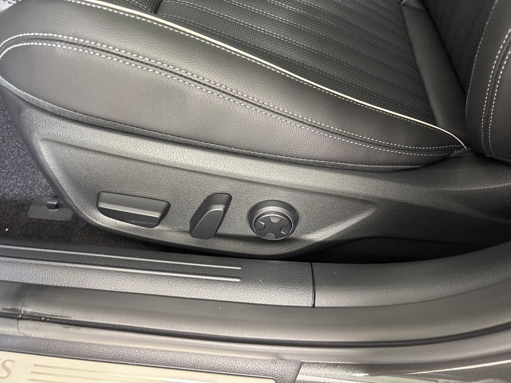 Thumbnail: 2026 Genesis G70 - 25