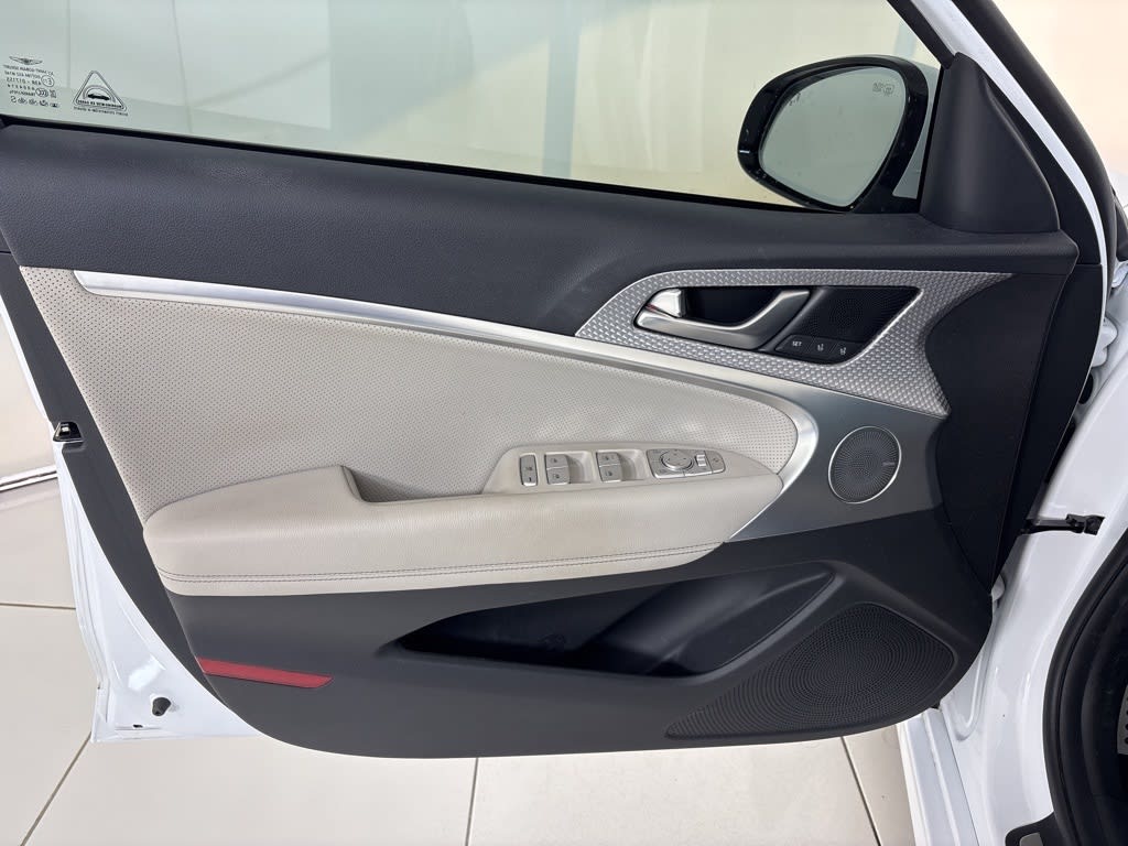 Thumbnail: 2023 Genesis G70 - 25