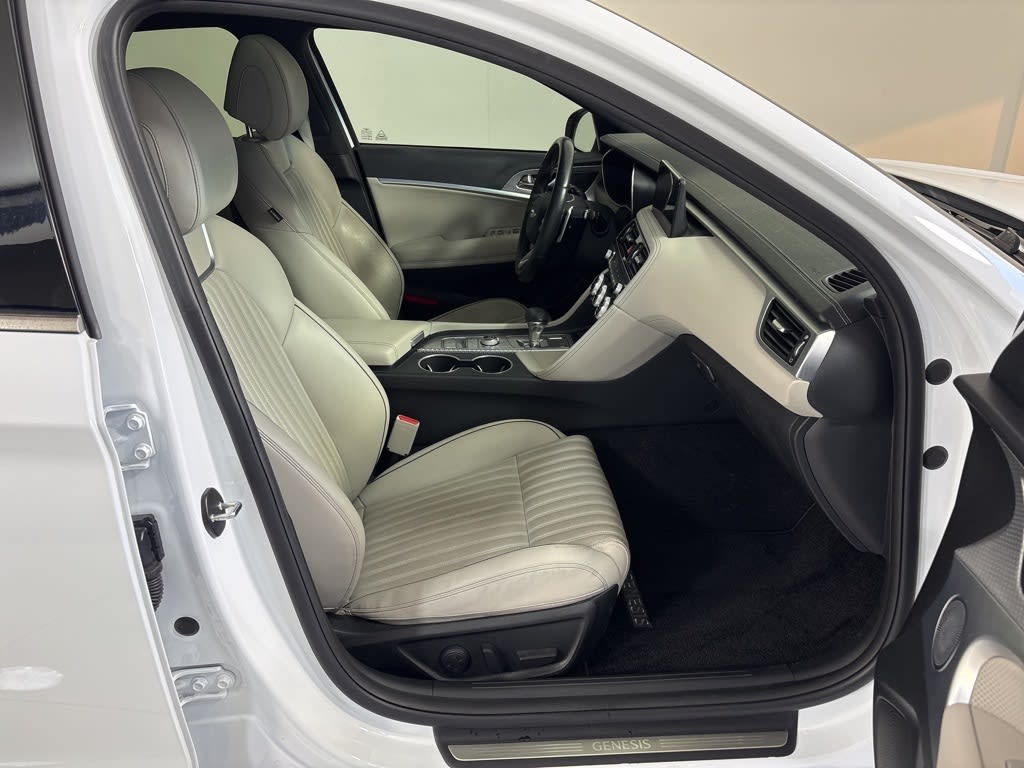 Thumbnail: 2023 Genesis G70 - 10