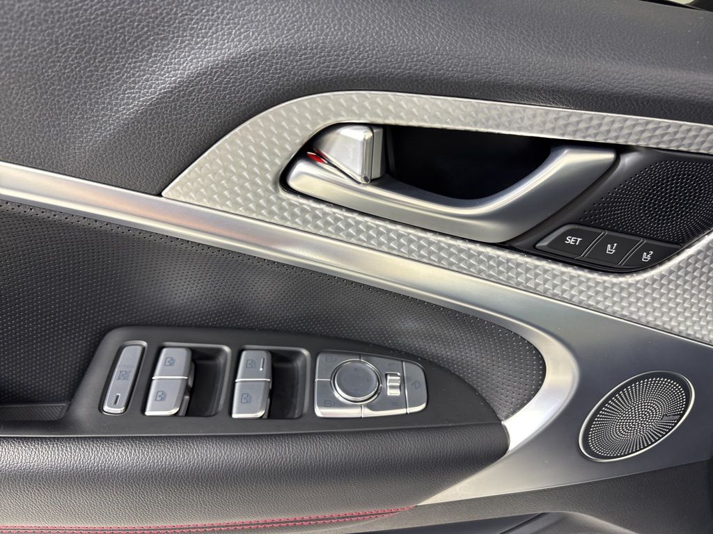 Thumbnail: 2023 Genesis G70 - 25