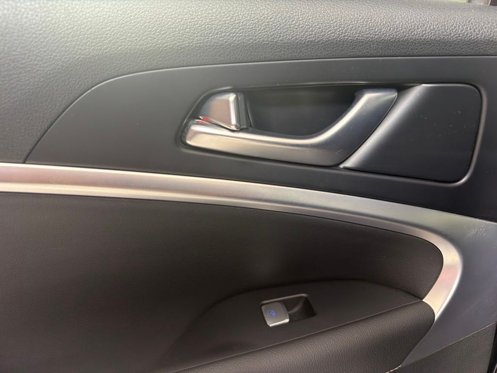 Thumbnail: 2021 Genesis G70 - 27