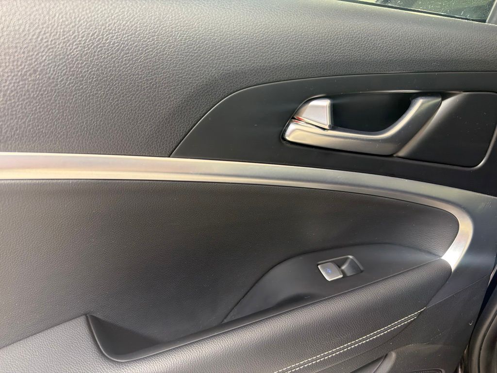 Thumbnail: 2021 Genesis G70 - 36