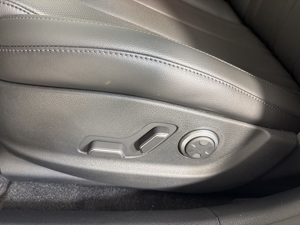 Thumbnail: 2026 Genesis G80 - 24