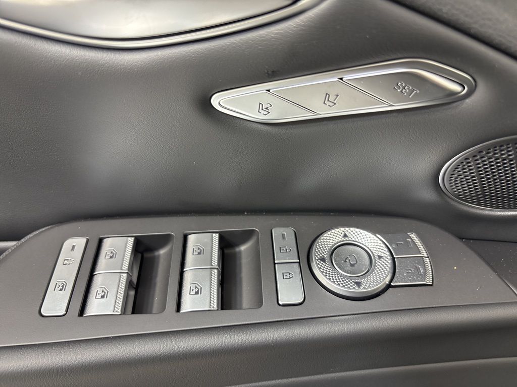 Thumbnail: 2026 Genesis G80 - 25